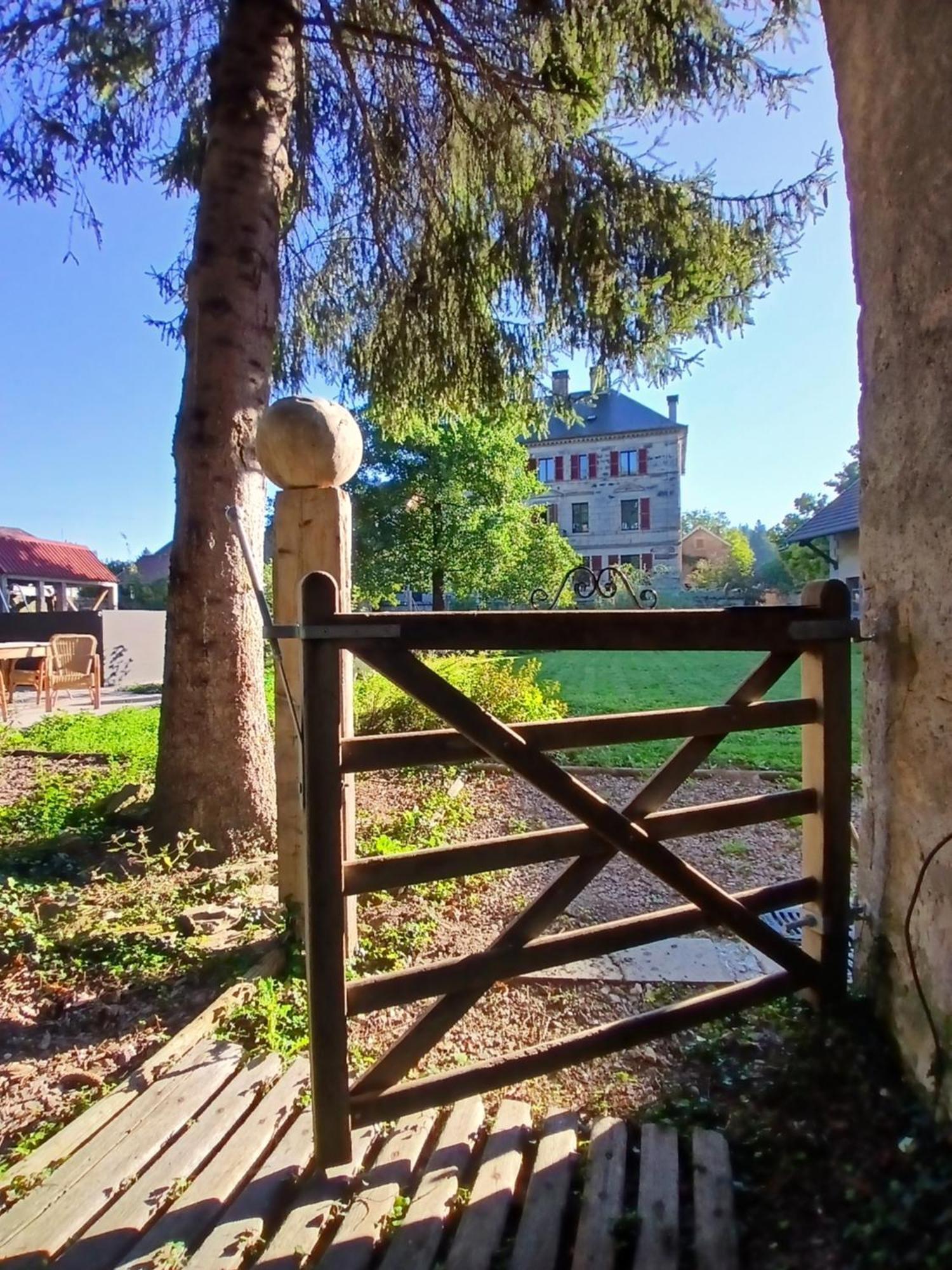 Manoir La Cerise Bed & Breakfast Fougerolles-Saint-Valbert Bagian luar foto